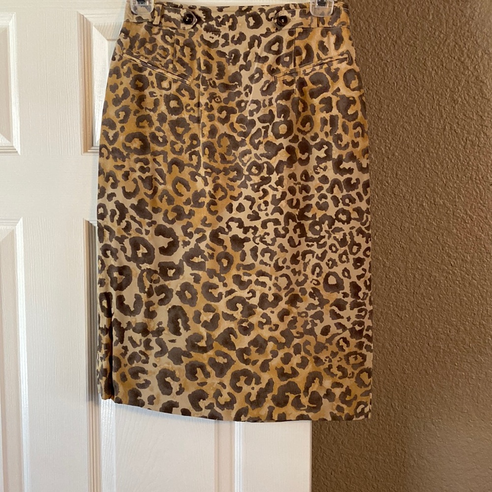 Great skirt SZ 4. One of my favourite pieces. Very pre loved superior condition
